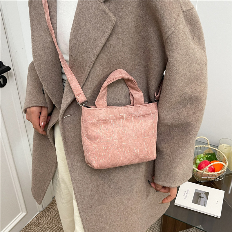 New Retro Suede Crossbody Bag  - Embroidery Texture บทวิจารณ์และราคา