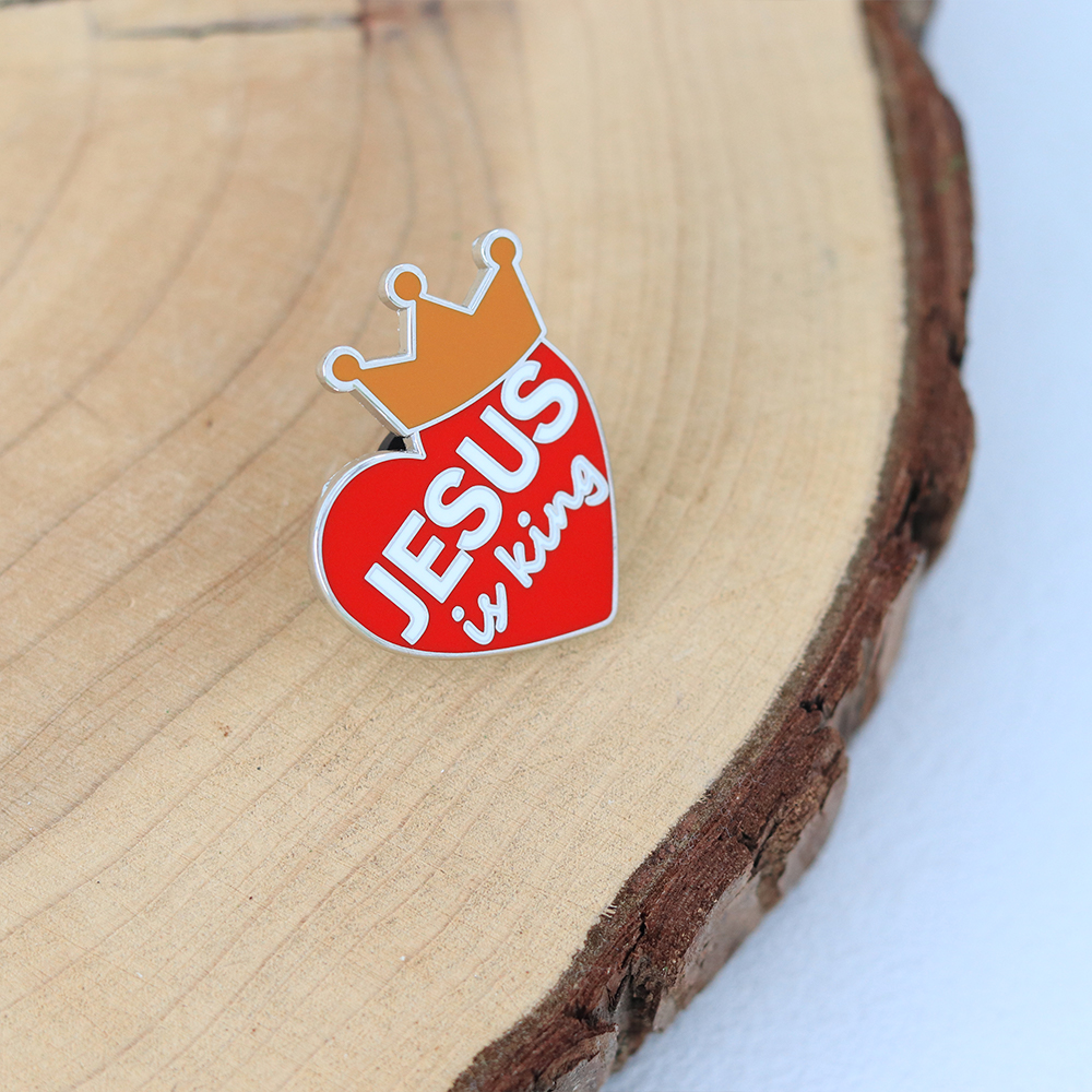 Jesus Is King Red Heart Crown  - Embroidery Jesus บทวิจารณ์และราคา