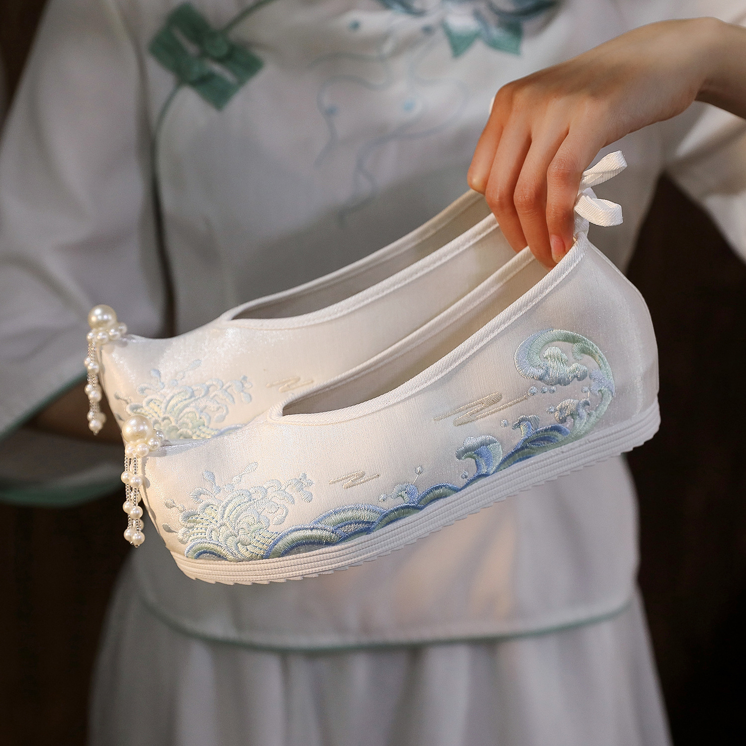 Waves Hanfu Shoes Female Embro - Embroidery Canvas บทวิจารณ์และราคา